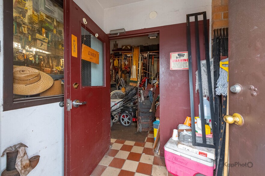 More Photos Of 601 W 47th St, Chicago Storefront Retail Residential For Sale