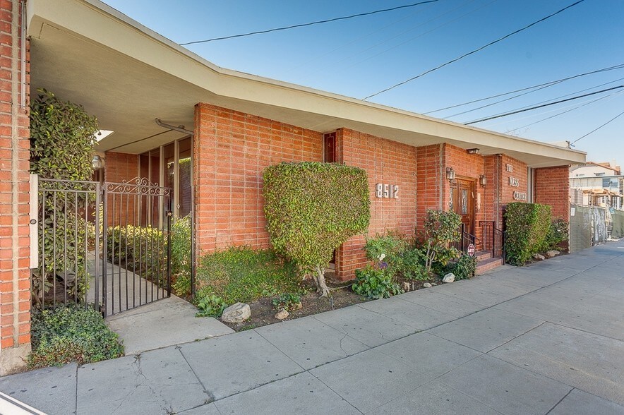 More Photos Of 8512 Whitworth Dr, Los Angeles Loft Creative Space For Lease