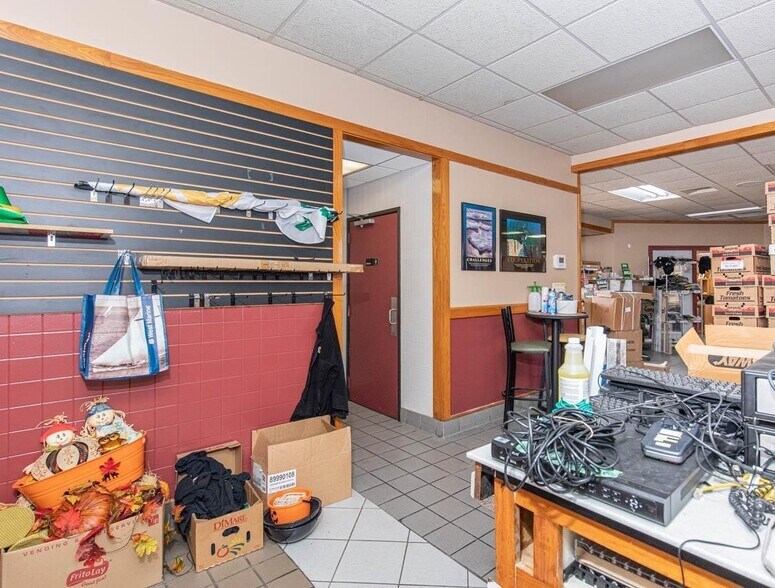 More Photos Of 1630 Commercial St, Warsaw Restaurant For Sale