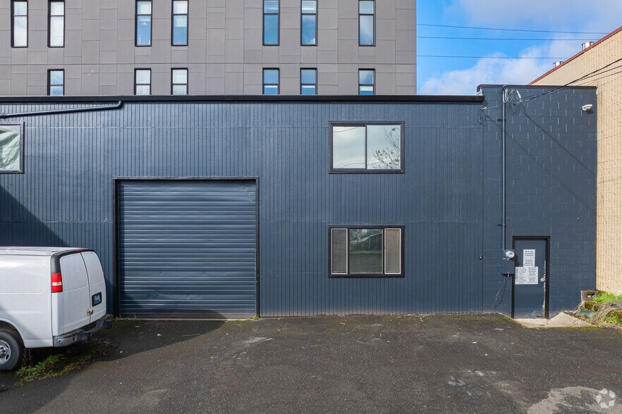 More Photos Of 2435 SE 10th Ave, Portland Industrial For Sale