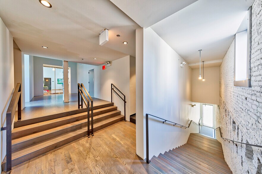 More Photos Of 210-216 W Chicago Ave, Chicago Loft Creative Space For Lease