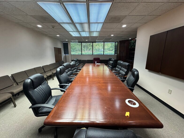 More Photos Of 5000 McGinnis Ferry Rd, Alpharetta Light Distribution For Sale