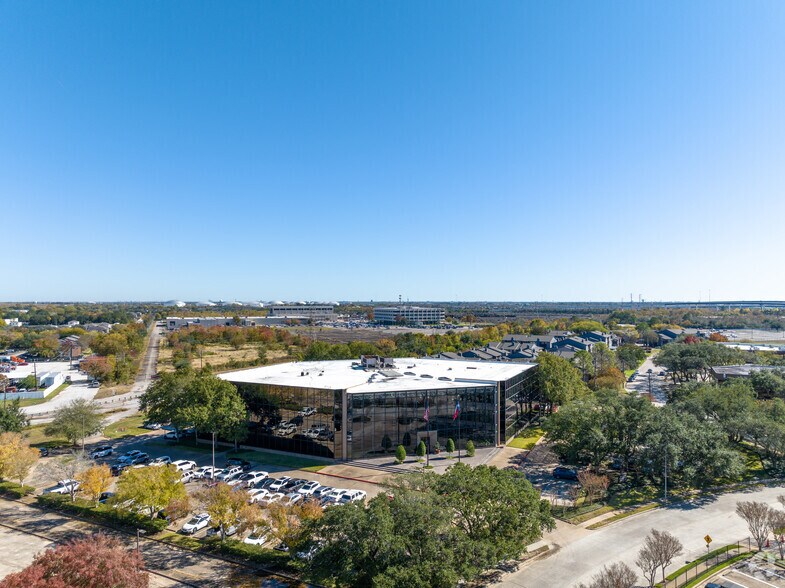 More Photos Of 12621 Featherwood Dr, Houston Office For Lease