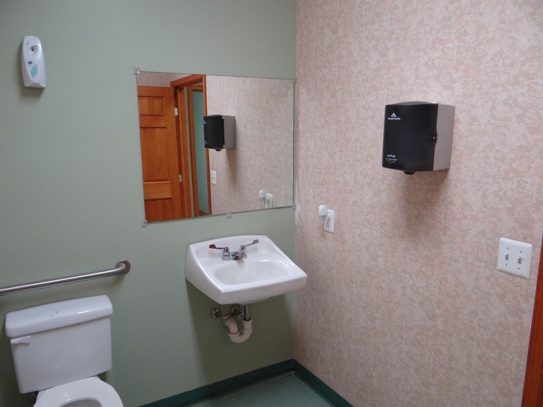 More Photos Of 30537 Potomac Way, Charlotte Hall Office For Lease