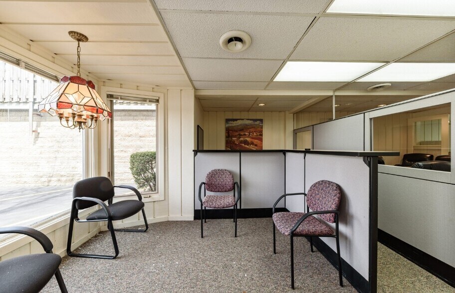 More Photos Of 126 S Northwest Hwy, Barrington Office For Sale