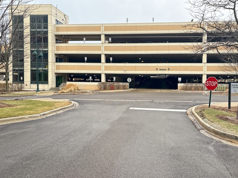 More Photos Of 10 N Martingale Rd, Schaumburg Coworking Space