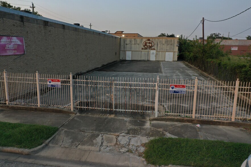 More Photos Of 6704 Harrisburg Blvd, Houston Freestanding For Lease