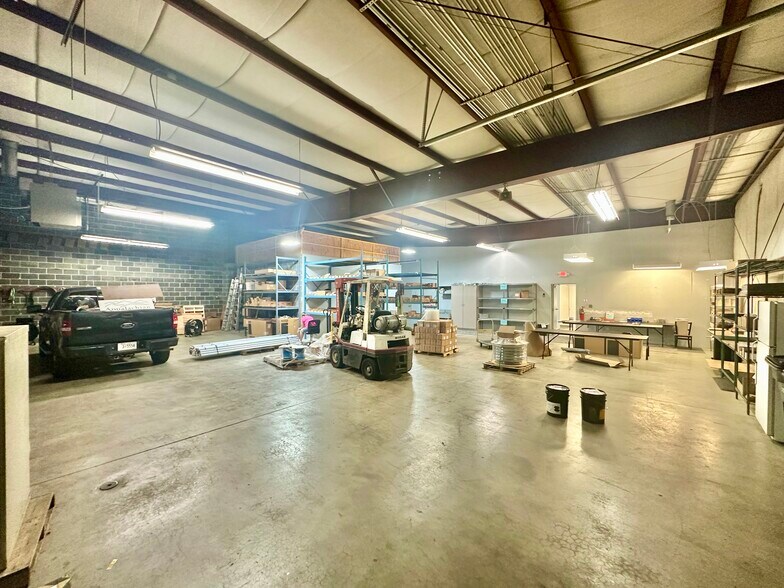 More Photos Of 444 Center St, Kingsport Light Manufacturing For Sale