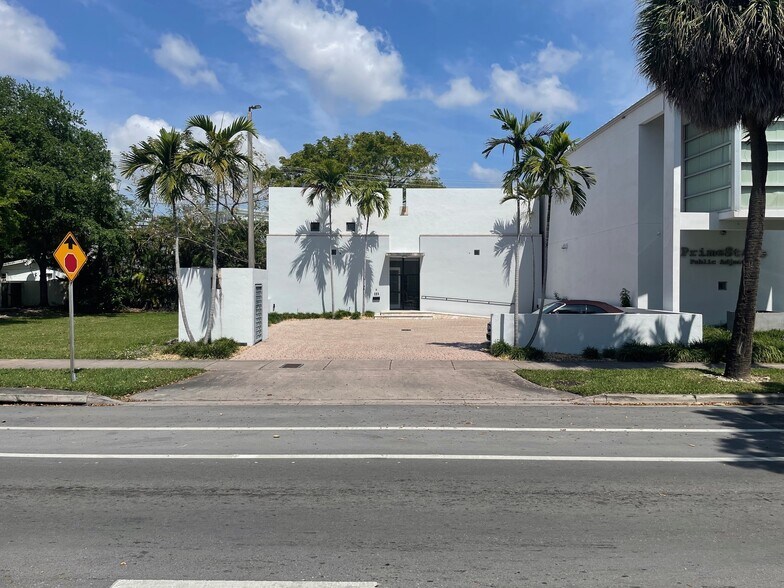 More Photos Of 133 Grand Ave, Miami Office For Lease