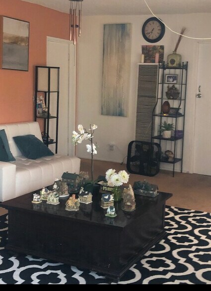 More Photos Of 6902 Vesper Ave, Van Nuys Apartments For Sale