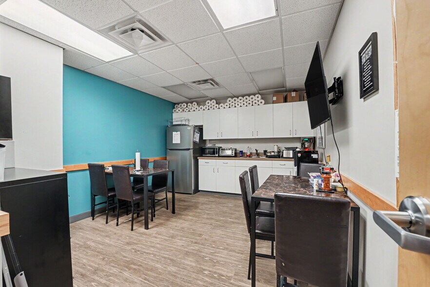 More Photos Of 932 Elmwood Ave, Buffalo Flex For Sale