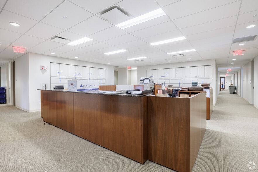 More Photos Of 1 Jefferson Rd, Parsippany Office For Sale