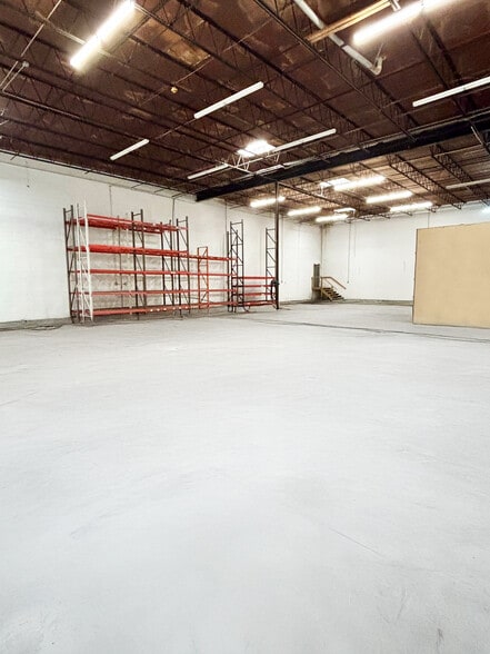 More Photos Of 5147 W Clifton St, Tampa Warehouse For Lease