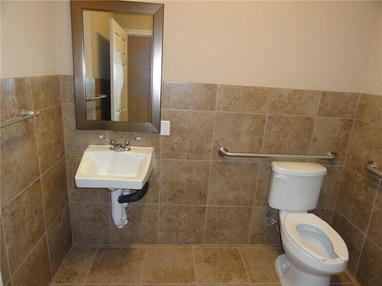 More Photos Of 2301 S Bagdad Rd, Cedar Park Medical For Sale