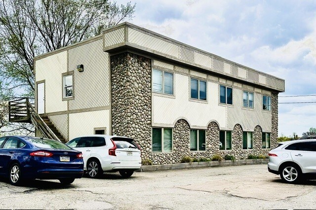 Primary Photo Of 5949 Steubenville Pike, McKees Rocks Office For Lease