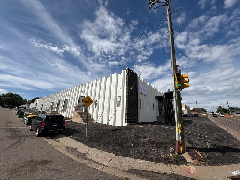 More Photos Of 2600 W 2nd Ave, Denver Warehouse For Lease
