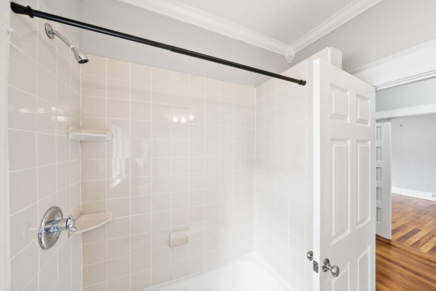 More Photos Of 2032 E Cesar Chavez St, Austin Office Residential For Sale