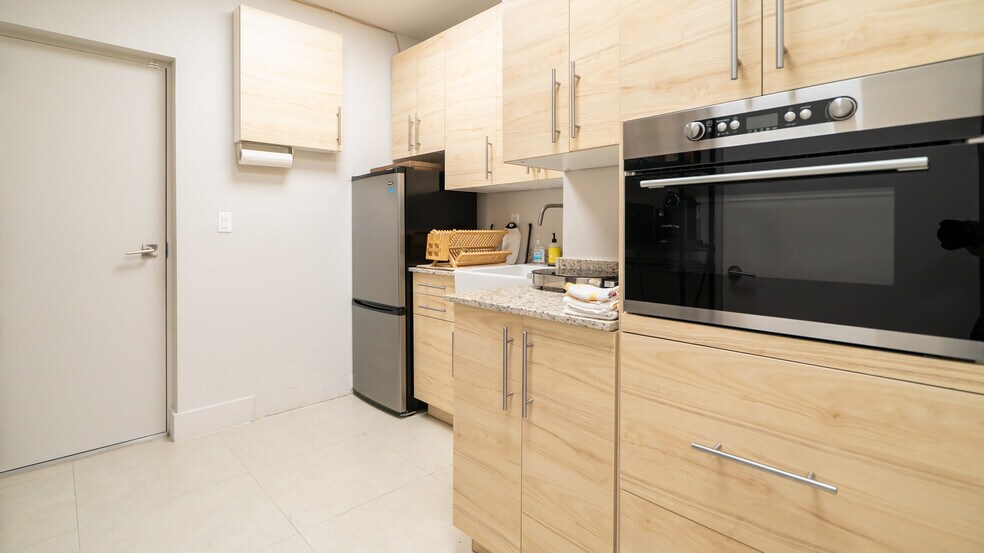 More Photos Of 300-320 NE 60th St, Miami Warehouse For Lease