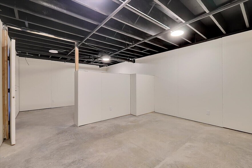 More Photos Of 900-906 2nd St, Sacramento Storefront For Lease
