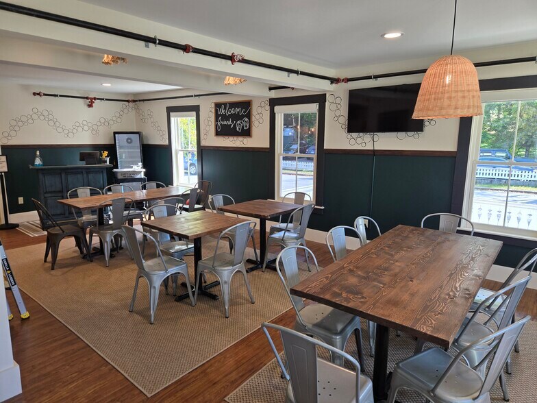 More Photos Of 15 Newmarket Rd, Durham Freestanding For Sale