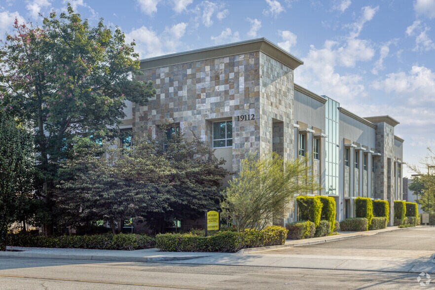 More Photos Of 19112 Gridley Rd, Cerritos Loft Creative Space For Lease