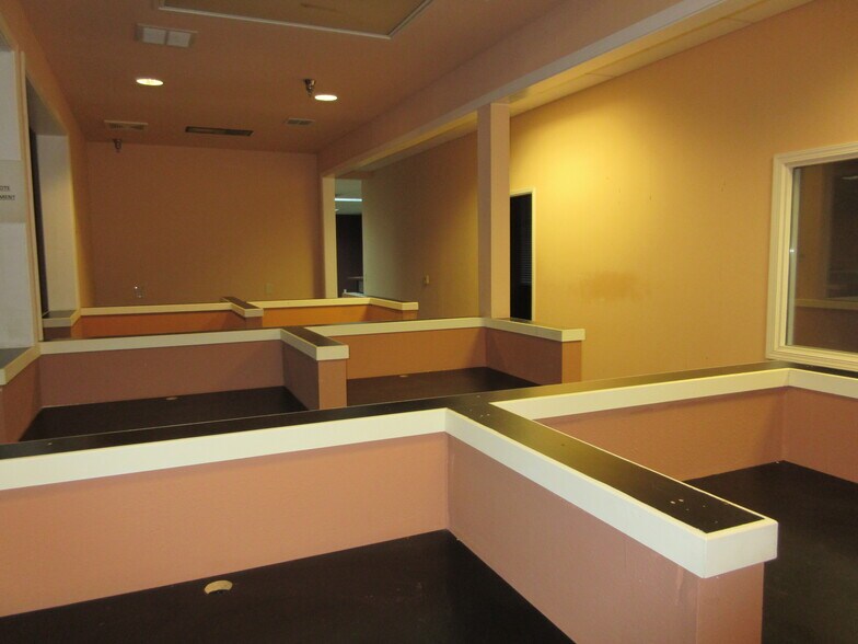 More Photos Of 1050 E Perrin Dr, Fresno Office For Lease