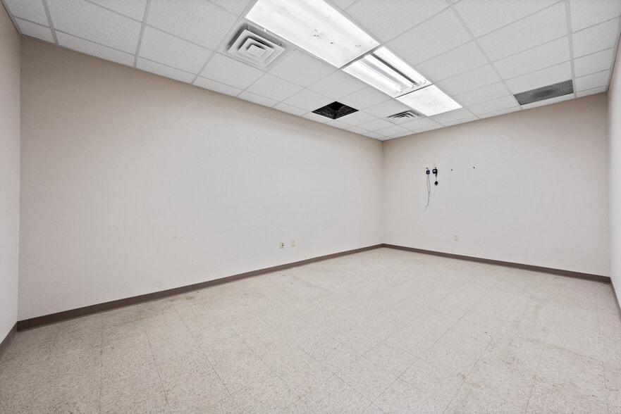 More Photos Of 3509 N 3rd St, Temple Warehouse For Sale