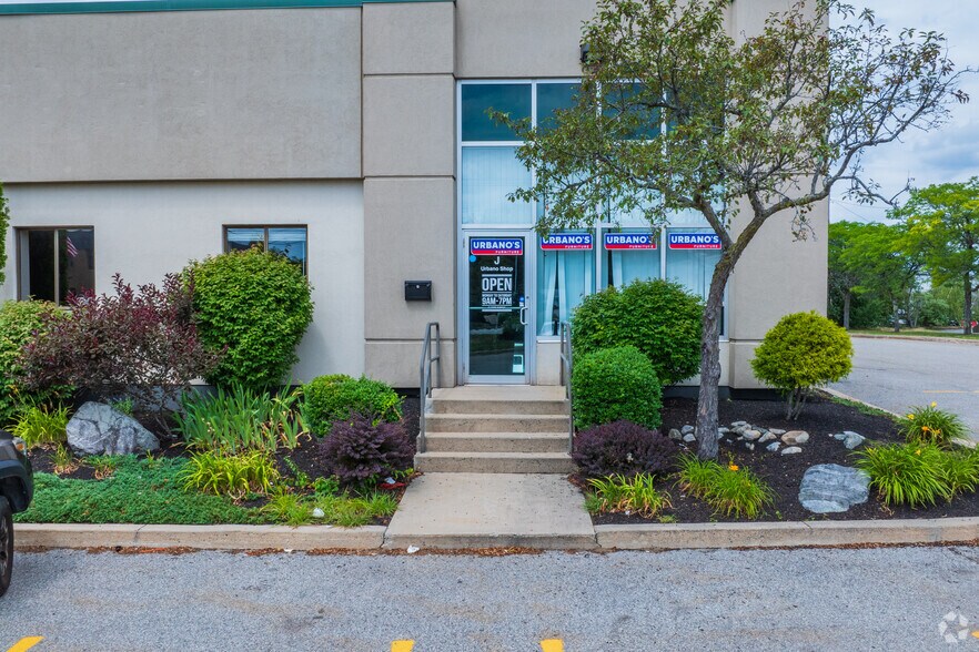 More Photos Of 150 New Boston St, Woburn Research And Development For Lease