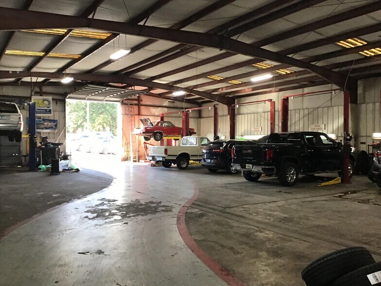 More Photos Of 5675 Davis Hwy, Pensacola Auto Repair For Sale