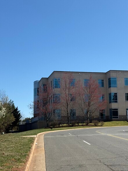 More Photos Of 46090 Lake Center Plz, Sterling Medical For Lease