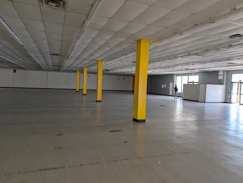 More Photos Of 340 Virginia Ave, Daleville Storefront For Lease