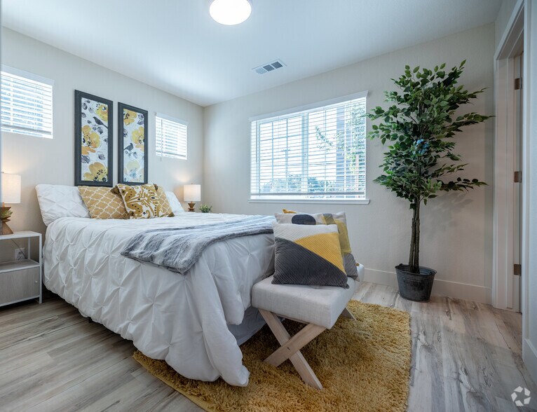 More Photos Of 2531 W Rumble Rd, Modesto Apartments For Sale