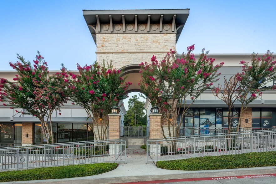 More Photos Of 2105-2129 W Davis St, Conroe Unknown For Lease