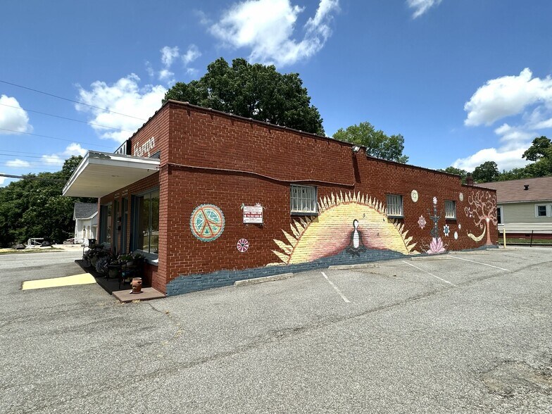 More Photos Of 195 W Statesville Ave, Mooresville Freestanding For Sale