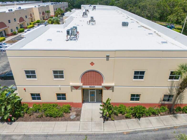 More Photos Of 6341 Porter Rd, Sarasota Light Distribution For Sale