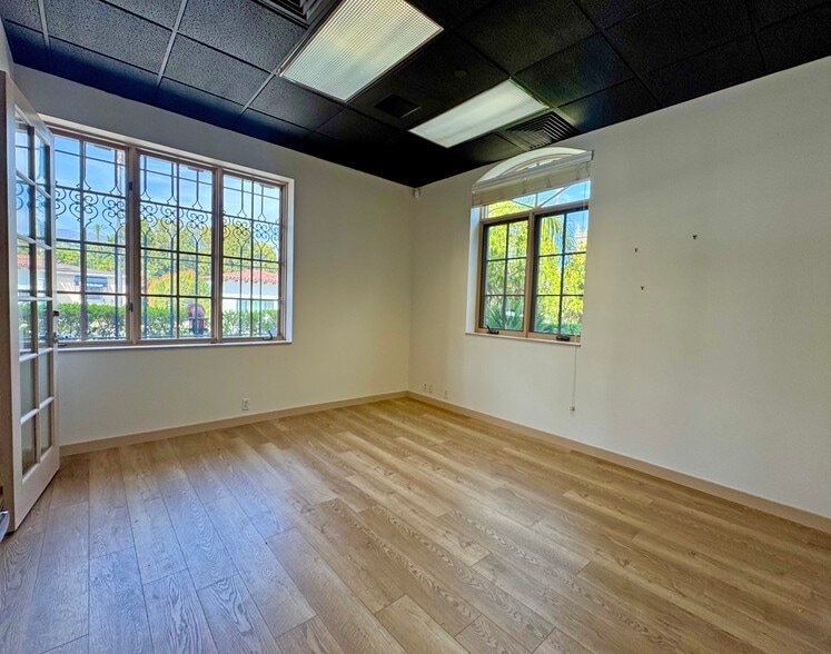 More Photos Of 1525 State St, Santa Barbara Office For Sale