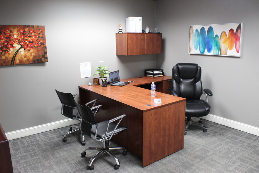 More Photos Of 6820-6848 Washington Ave S, Eden Prairie Showroom For Lease