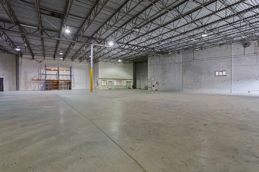 More Photos Of 10300-10380 NW 53rd St, Sunrise Distribution For Lease
