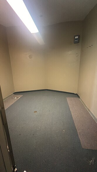 More Photos Of 316 W F St, Oakdale Storefront Retail Office For Sale