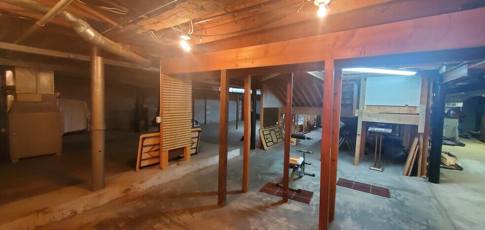 More Photos Of 503 W Maple Ave, Bancroft Office For Sale