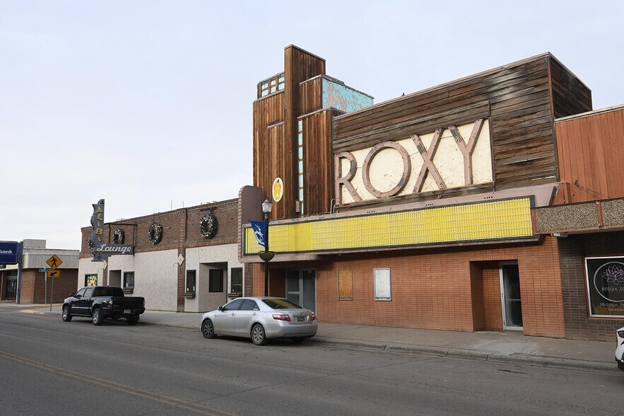 More Photos Of 239 Main St, Shelby Bar For Sale