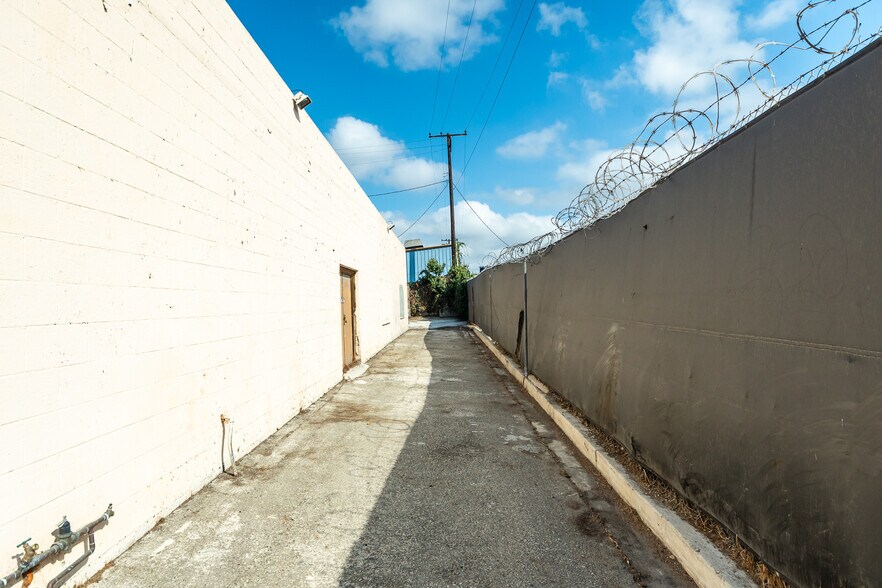 More Photos Of 515 E Rosecrans Ave, Gardena Warehouse For Sale