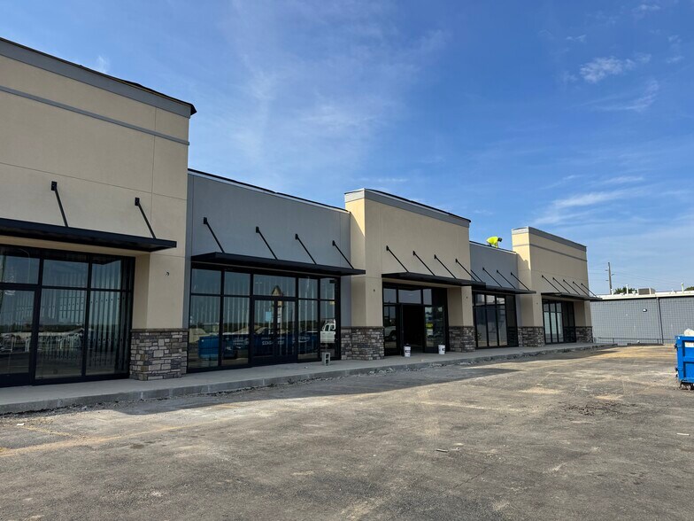 More Photos Of 1406 W 1st St, Springfield Storefront For Lease