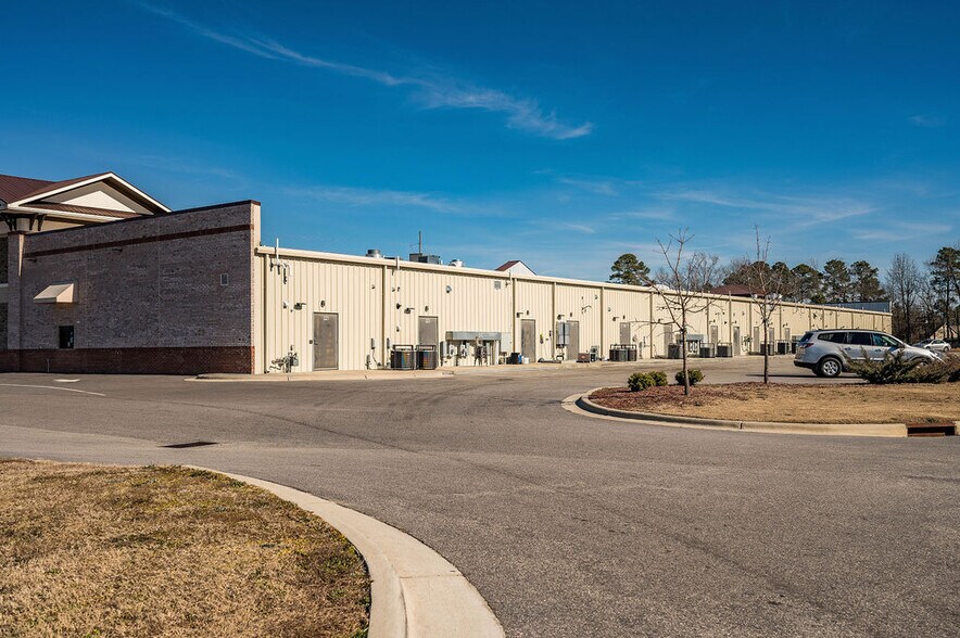 More Photos Of 221-271 Flagstone Ln, Raeford Storefront Retail Office For Lease