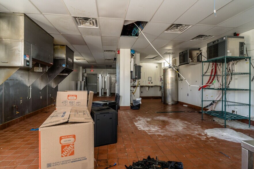 More Photos Of 1968 W Main St, Salem Fast Food For Lease