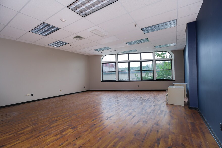 More Photos Of 112 Main St, Putnam Storefront Retail Office For Lease