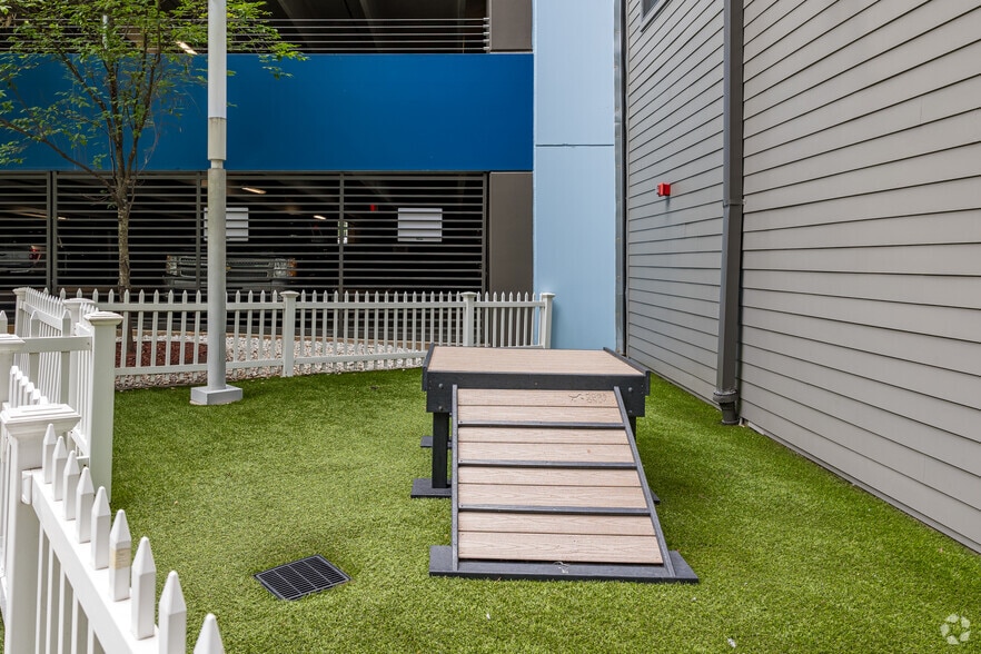 More Photos Of 930 Howell Mill Rd NW, Atlanta Apartments For Lease