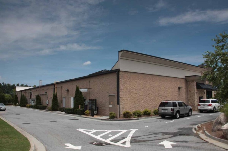 More Photos Of 4895 Peachtree Industrial Blvd, Berkeley Lake Storefront For Lease