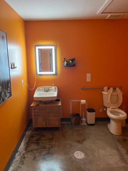 More Photos Of 1215-1219 NW 23rd St, Oklahoma City Storefront For Lease