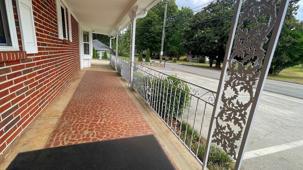 More Photos Of 14 Farmer St, Newnan Medical For Sale